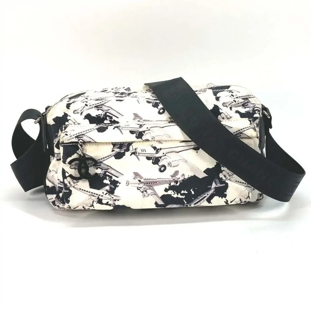 CHANEL Black Pochette Shoulder Bag
